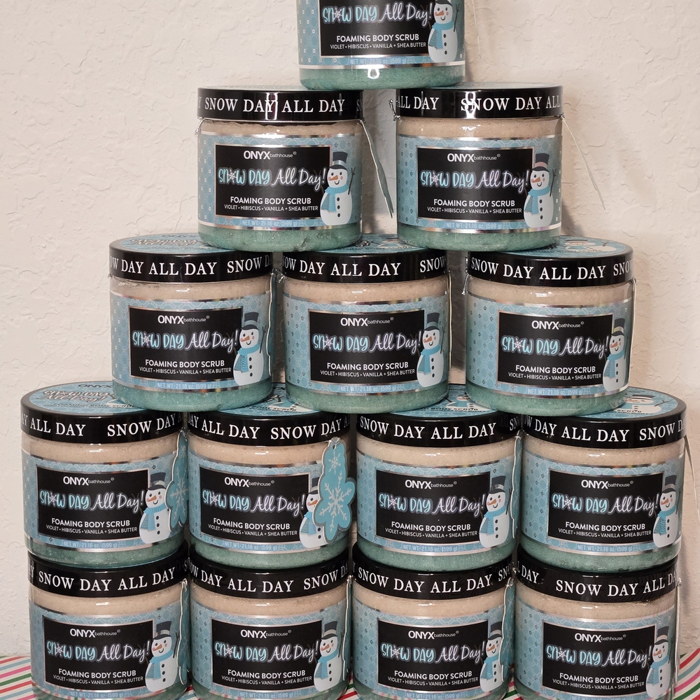 Snow Day All Day! 21.16 oz.       ONYX bathhouse Foaming Body Scrub